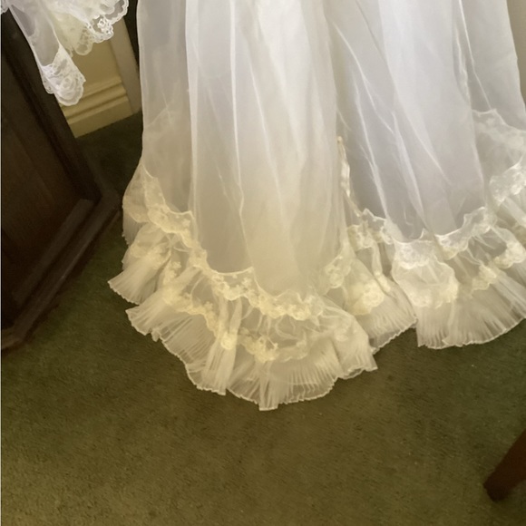 Vintage William Cahill Wedding Dress 8 - Picture 3 of 14